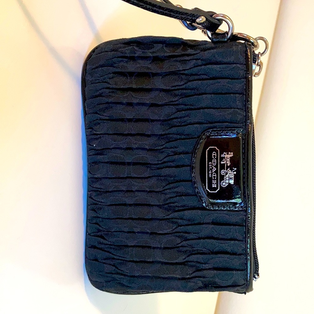 Coach wallet/wristlet. Black.